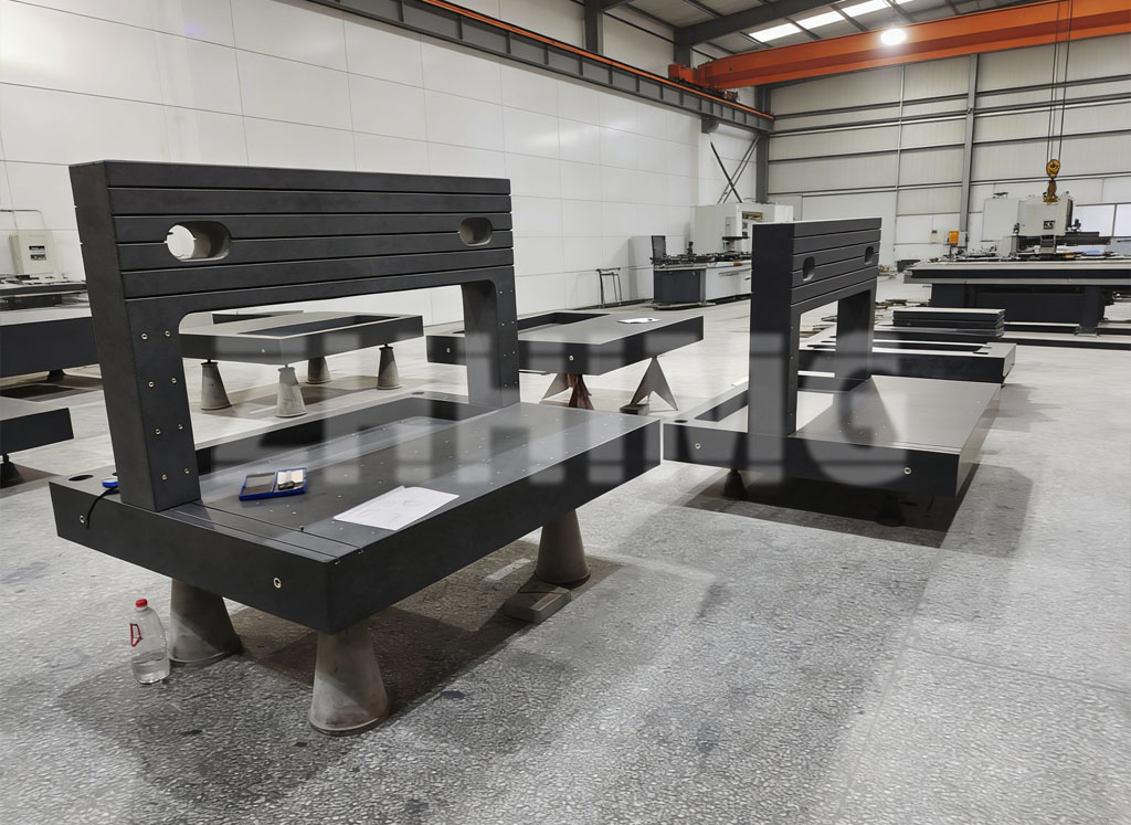 Granite gantry frame and machine bed structures in the ZHHIMG workshop
